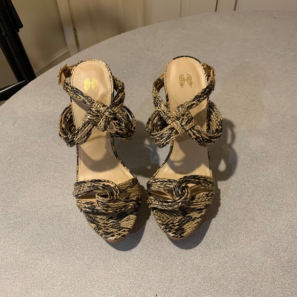 NWOB Victoria’s Secret Tan/Black Snakeprint Platform High Sandals sz 8.5 B - Picture 1 of 7